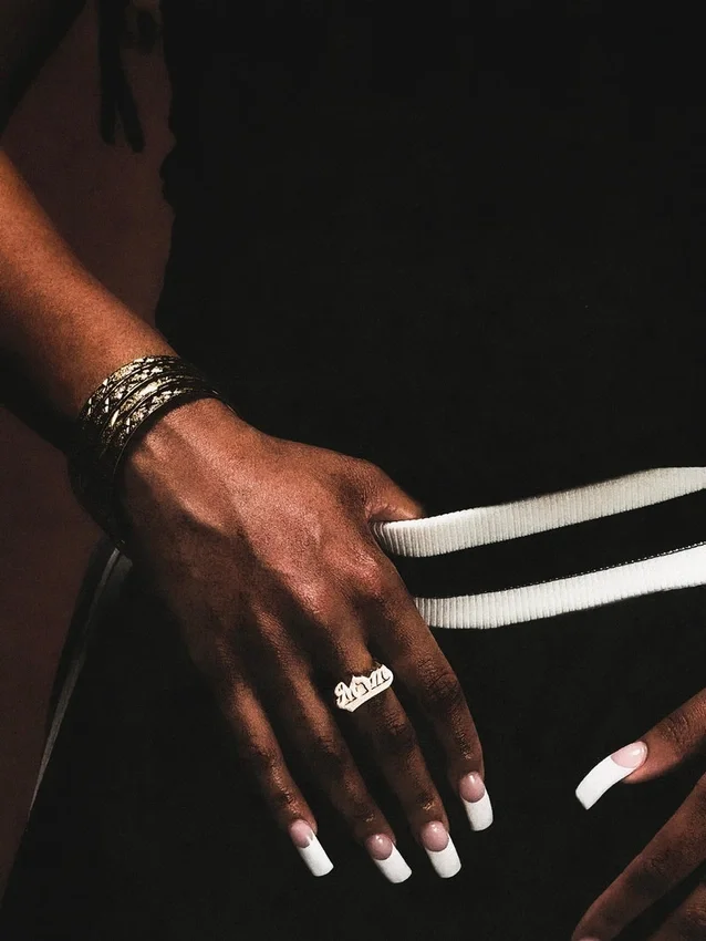 Anillo «Mom» de oro