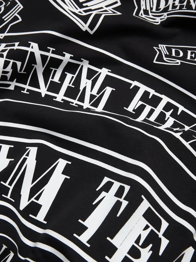 Camiseta con estampado de pancarta de ADG, negra