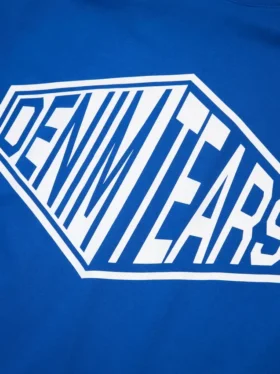 Camiseta con logotipo en 3D azul