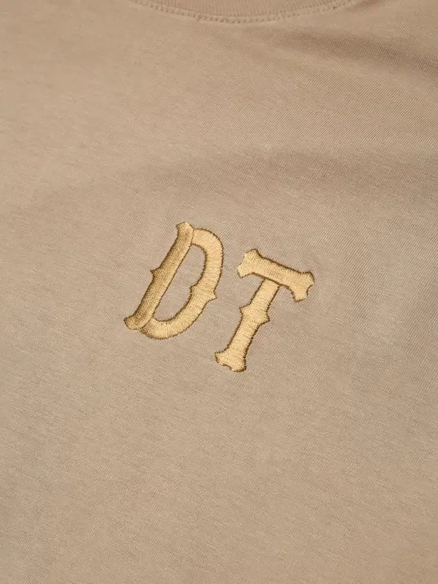 Camiseta DT City, color tostado