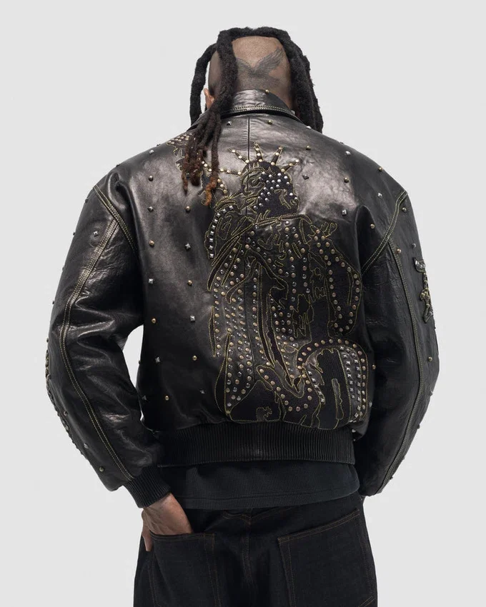 Chaqueta de cuero con tachuelas «Libertas»