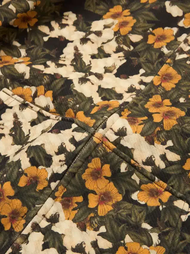 Sudadera con capucha y cremallera con estampado floral «Libertas»