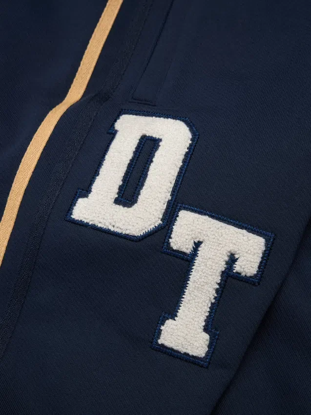 Sudadera con capucha y cremallera con parches de chenilla DT, azul